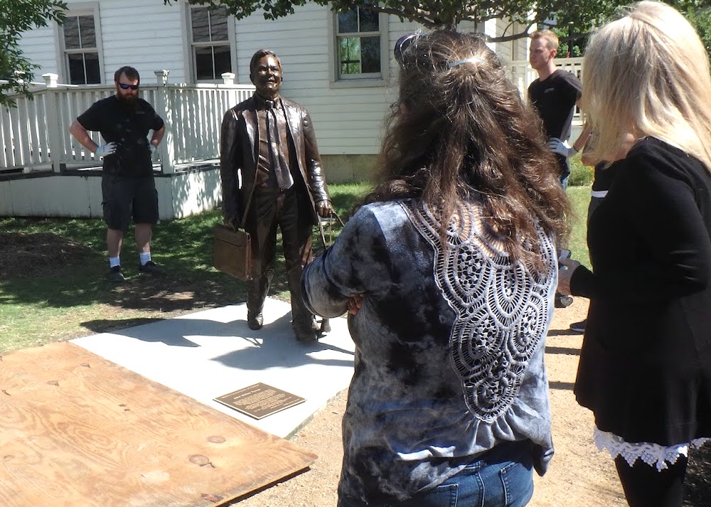 johnturner33 Texas artist bridgette Mongeon installs a sculpture in Frisco