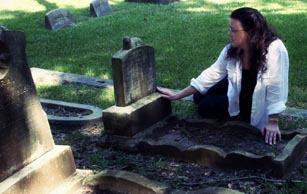 Houston, Texas Artist sculpts the deceased.
